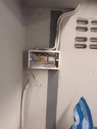 ไฟฟ้าไม่ติดทั้งโกดัง เกิดจากเบรคเกอร์ลูกย่อยเสีย