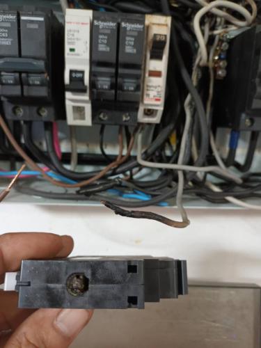 ซ่อมไฟฟ้า-ลูกเซอร์กิตลูกย่อยไหม้