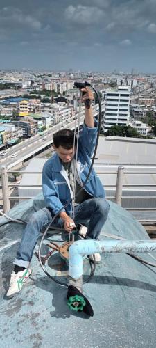 ร้อยสายเพื่อเชื่อมเข้าตู้คอนโทรล